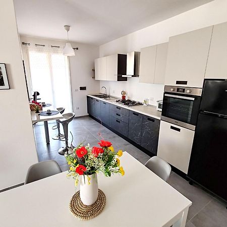 La Dama Di Loto Apartment Лече Екстериор снимка